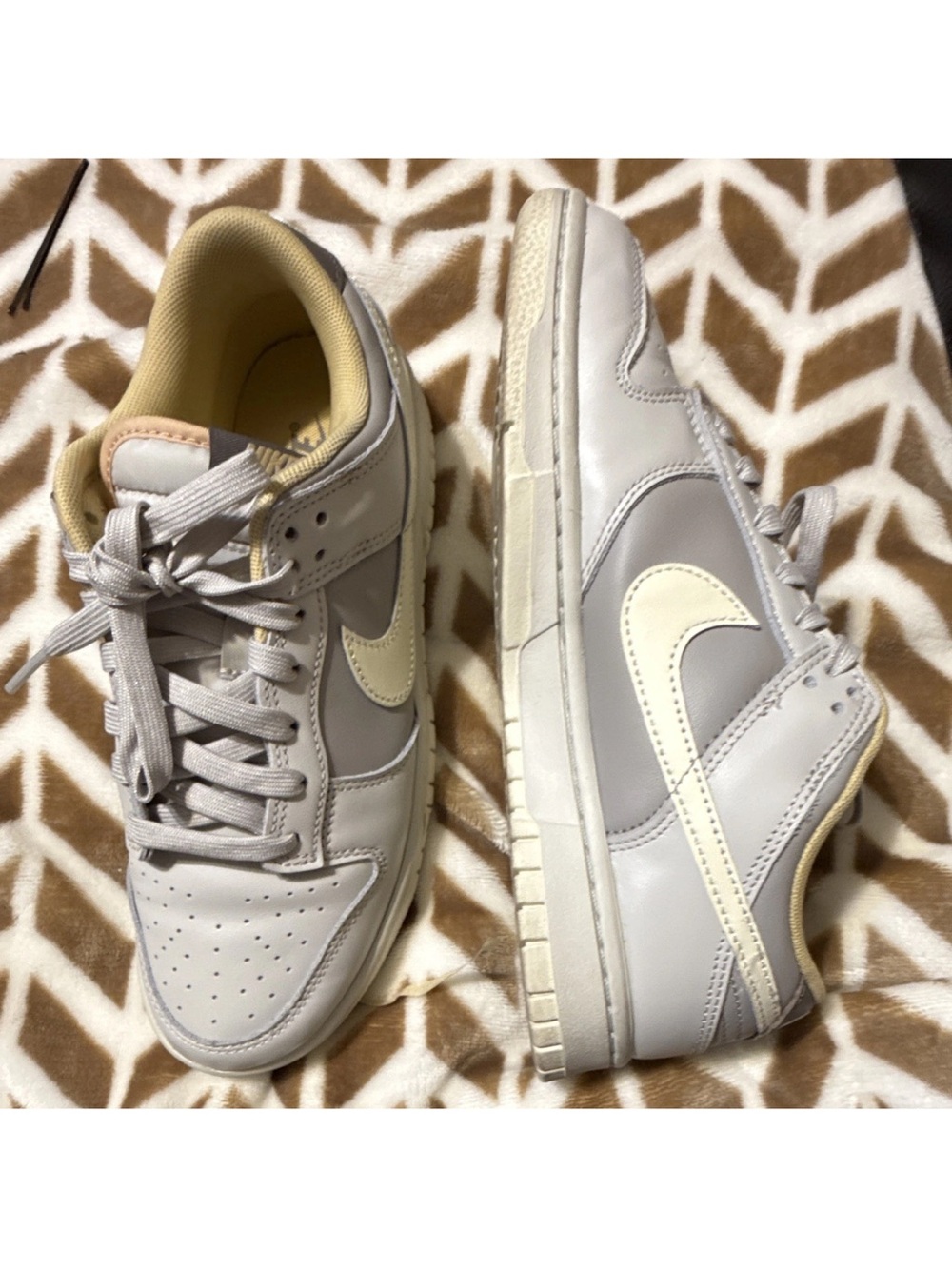 Nike Dunks in Yellow and Light Gray